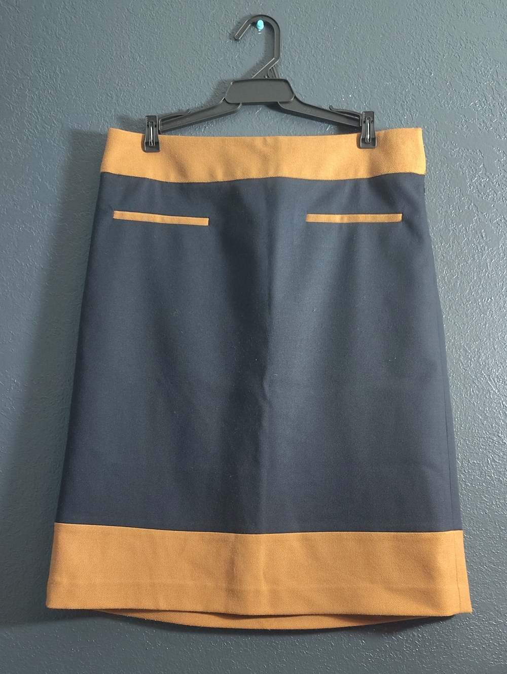 Ann Taylor Navy Tan Trim Pencil Skirt Capsule Preppy Minimalist Size 8